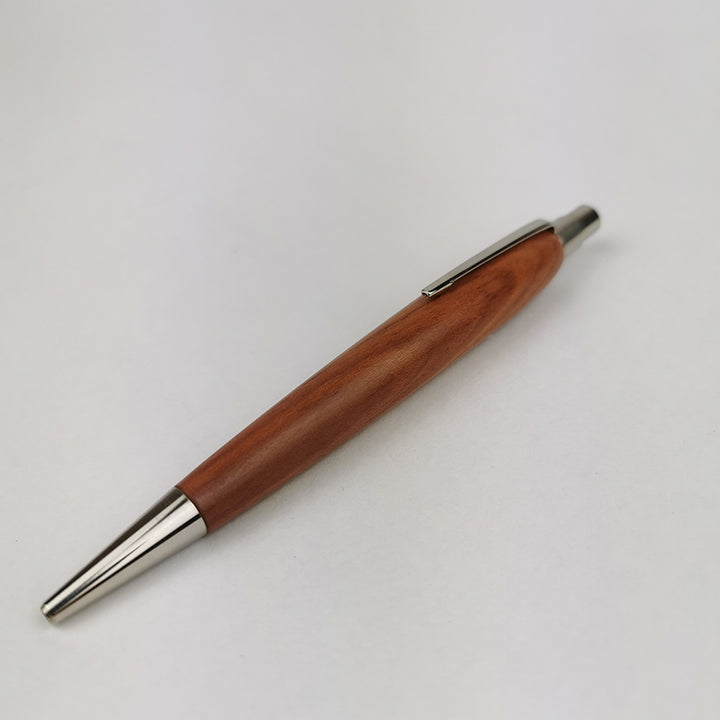 kugelschreiber aus Ulmenholz, gedrechselt.
