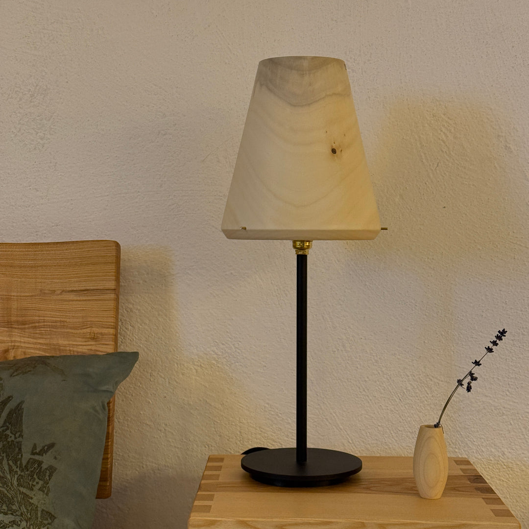 TLP Unikat #1, Tischlampe aus Holz