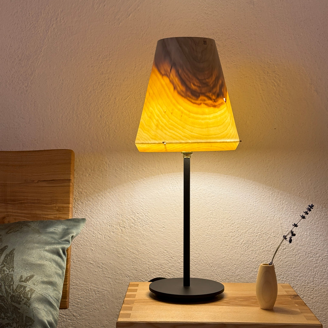 TLP Unikat #4, Tischlampe aus Holz