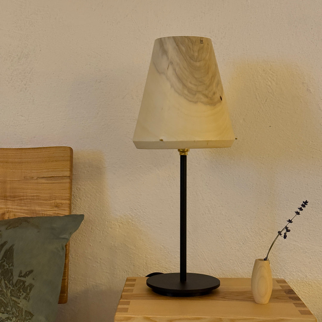 TLP Unikat #4, Tischlampe aus Holz