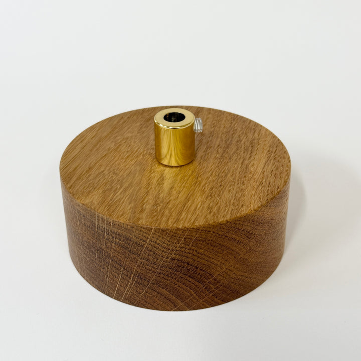 Baldachin aus Eichenholz für eine Hängelampe.