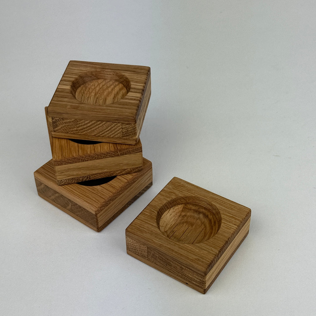 Eierbecher aus Eichenholz, Dreischichtplatte recycelt.