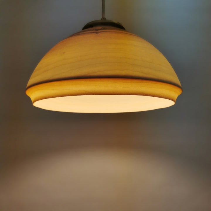 leuchtende holzlampe, gedechselt