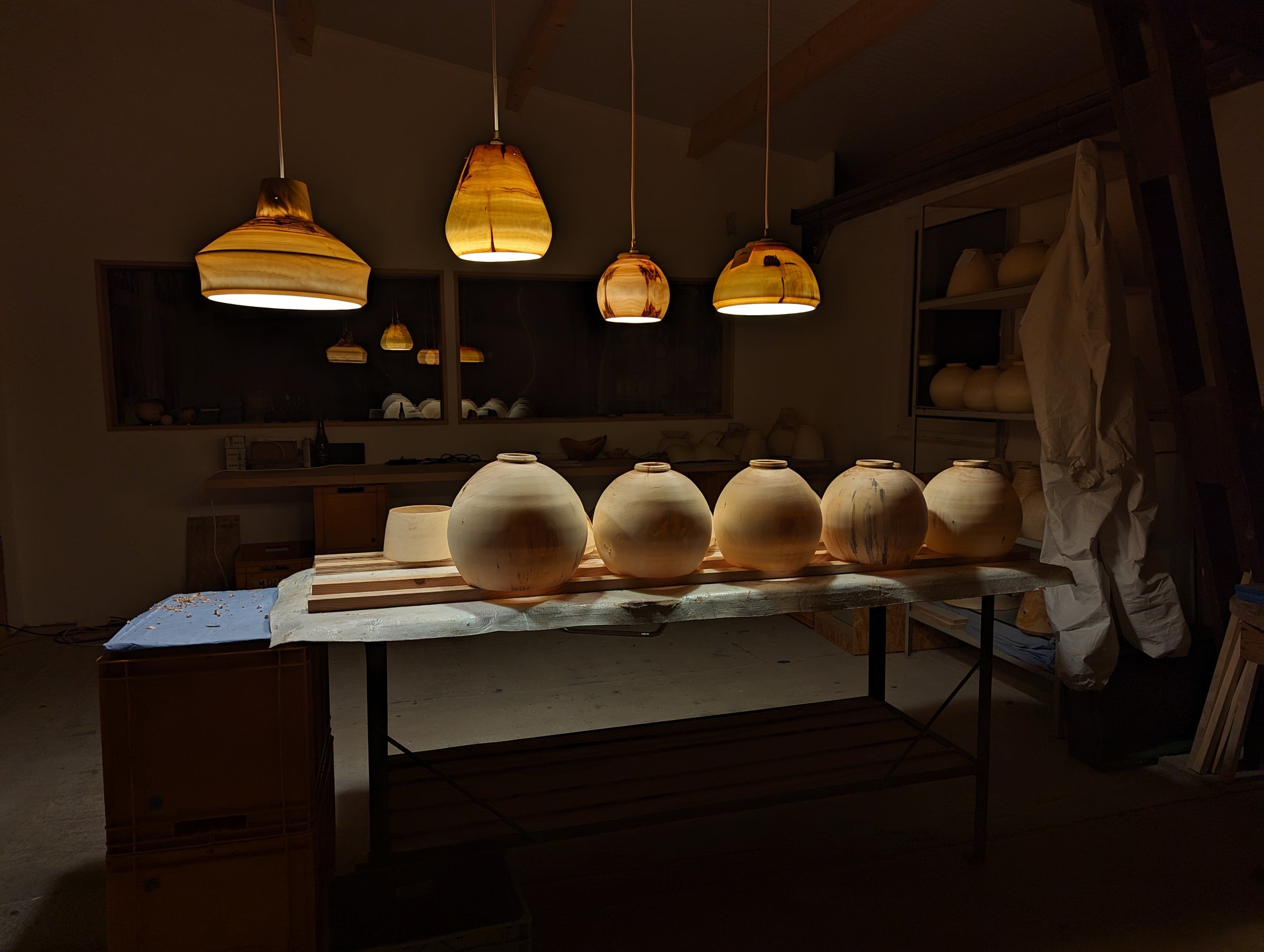 Gedrechselte Holzlampen, Hängelampen von Maxluzi