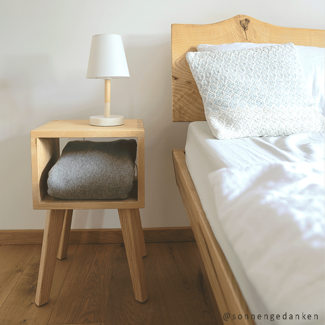 Bett aus Eschenholz