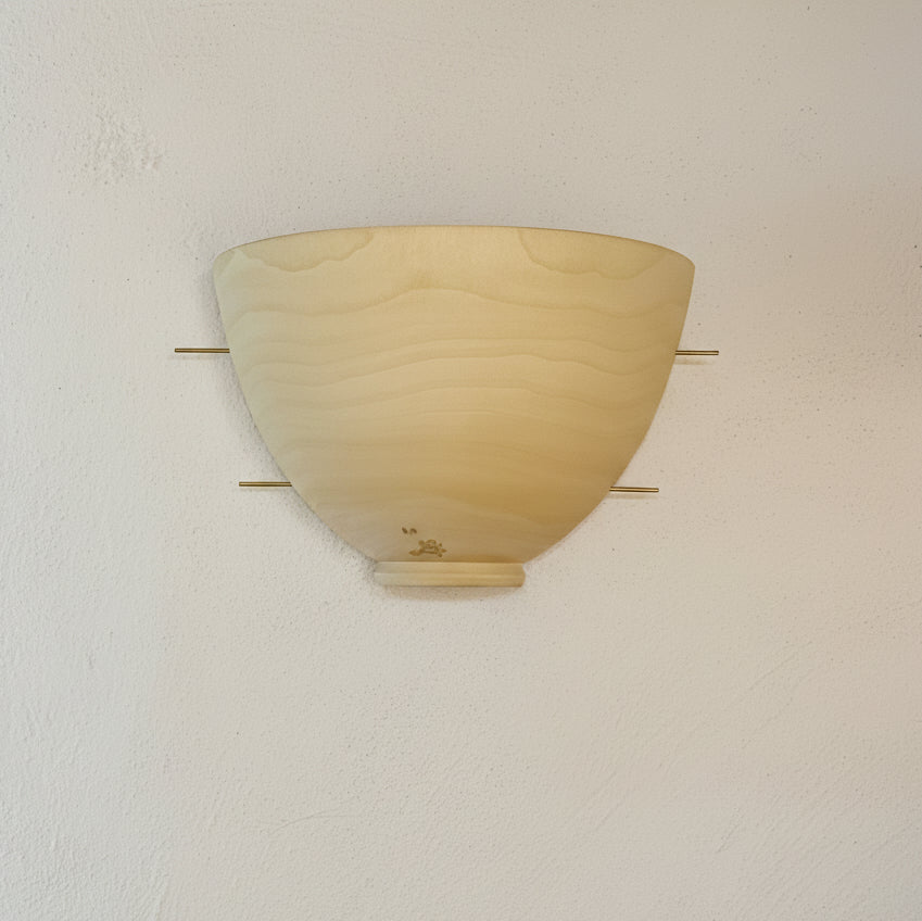 Wandlampe mit Holzschirm