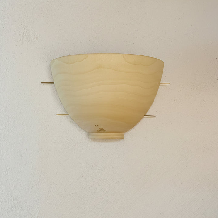 Wandlampe mit Holzschirm