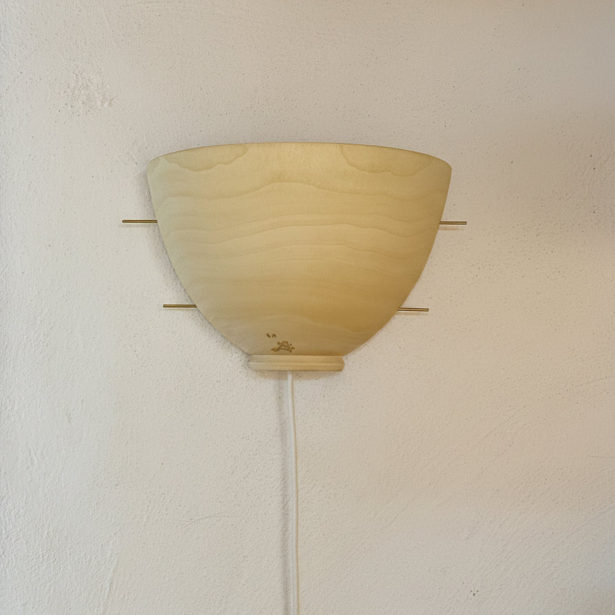 Wandlampe mit Holzschirm